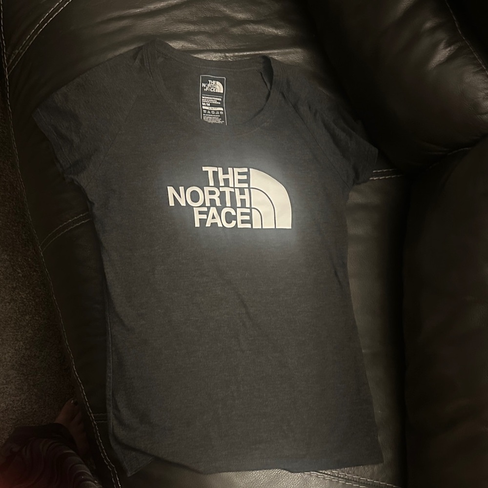 The North Face Women’s Charcoal Gray Tee